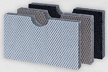 3 dunkelgraue Schaumstoffplatten stehend mit farbiger Oberfläche aus Stoff